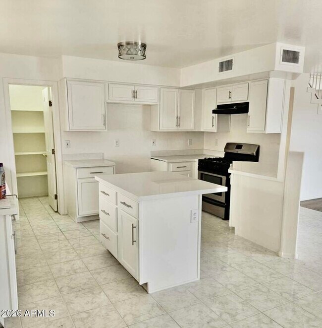 2040 E Behrend Dr Phoenix, AZ 85024 photo 2