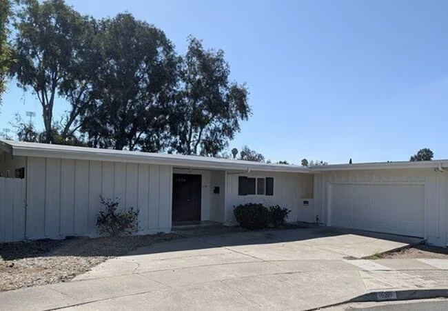 5209 Hewlett Dr San Diego, CA 92115