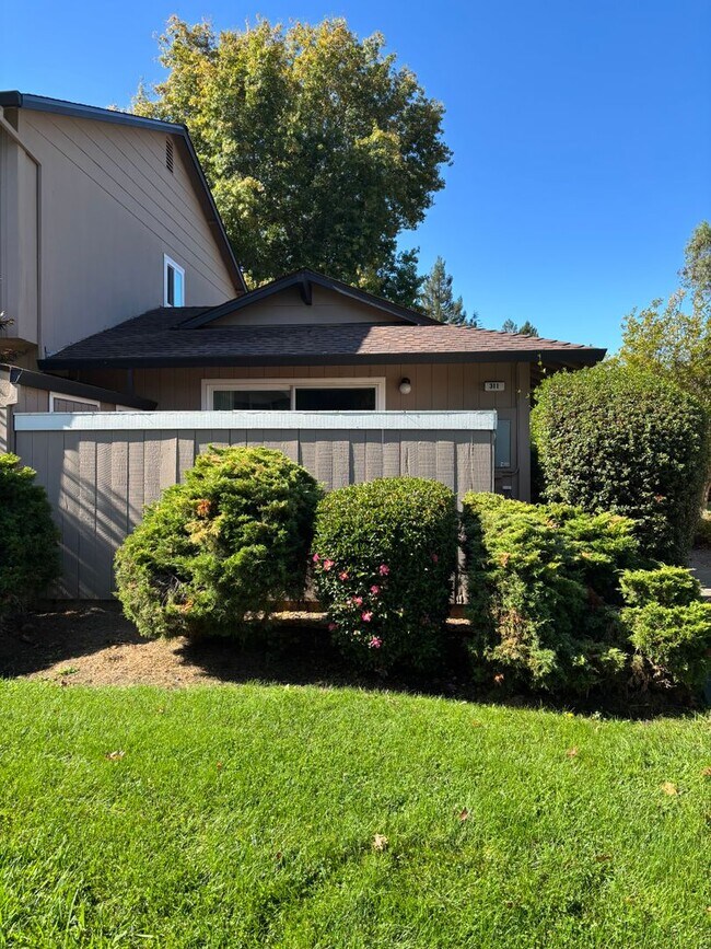 311 Algiers Ct photo 3