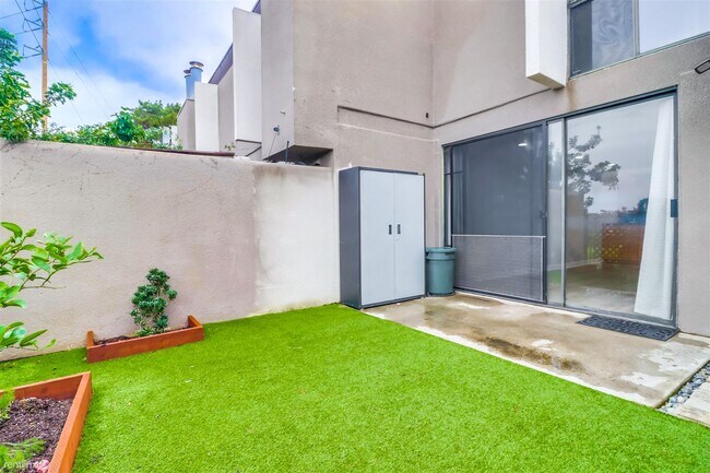 3052 Rue D’Orleans San Diego, CA 92110 photo 3