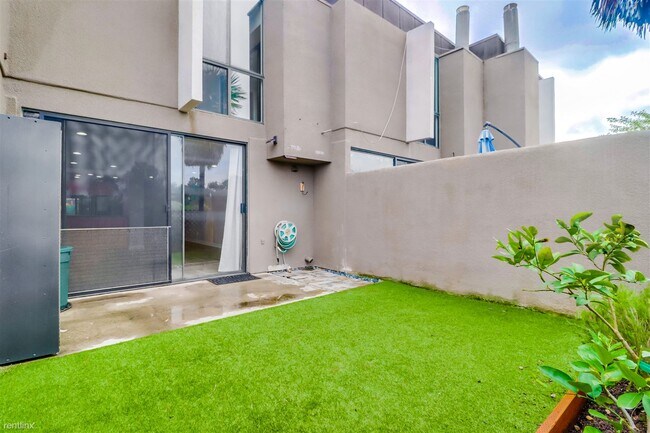 3052 Rue D’Orleans San Diego, CA 92110 photo 4