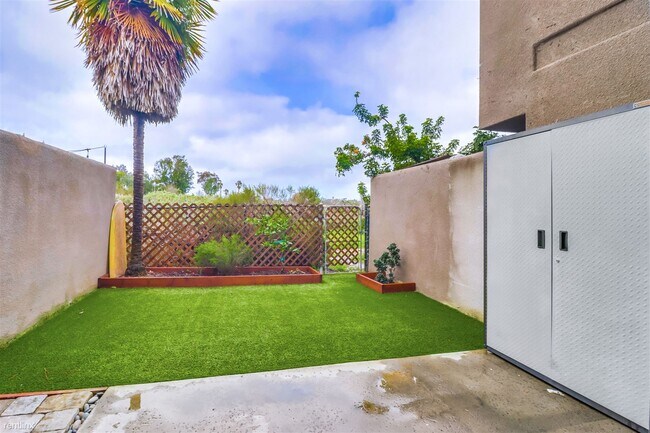 3052 Rue D’Orleans San Diego, CA 92110 photo 2
