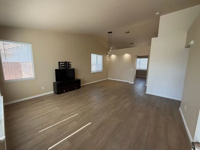 4 Bed 2 Bath Single Family Home In Oakley photo 3