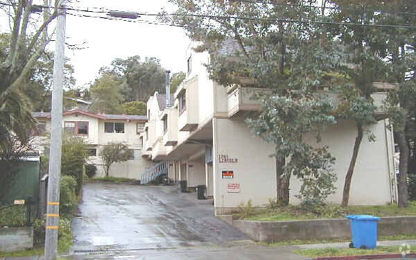 1741 Lincoln Ave photo 2