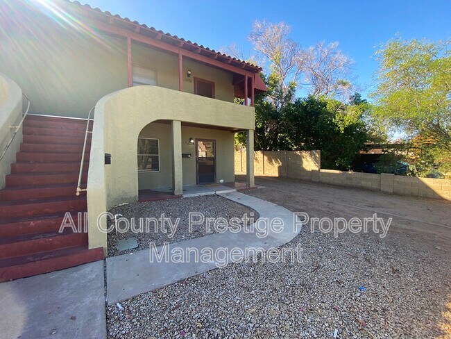 1117 E Whitton Ave Phoenix, AZ 85014 photo 2