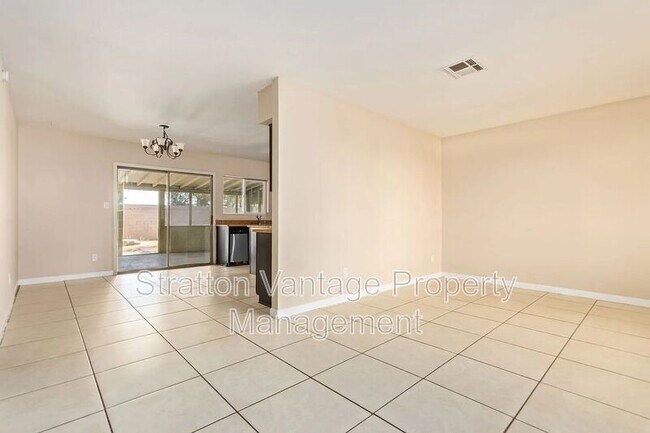 2109 W Danbury Dr Phoenix, AZ 85023 photo 3
