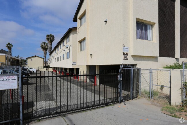 344-348 S Willie James Jones Ave San Diego, CA 92113 photo 4