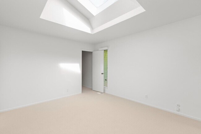 3 Trinity Ct Menlo Park, CA 94025 photo 3