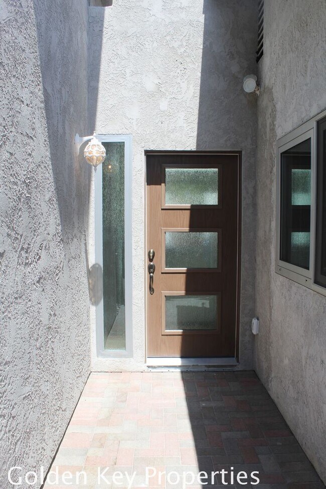 4864 Alondra Way Carlsbad, CA 92008 photo 2