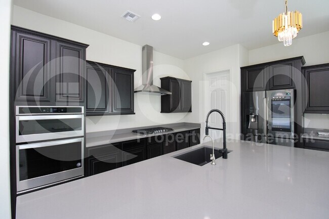 9715 W Patrick Ln Peoria, AZ 85383 photo 5
