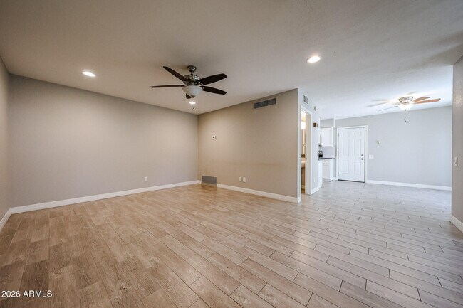 5634 S Captain Kidd Ct Tempe, AZ 85283 photo 4