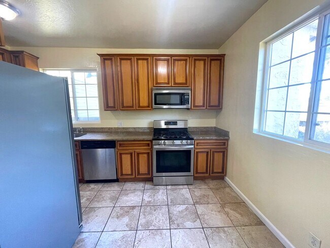 1823 Stuart St Berkeley, CA 94703 photo 2