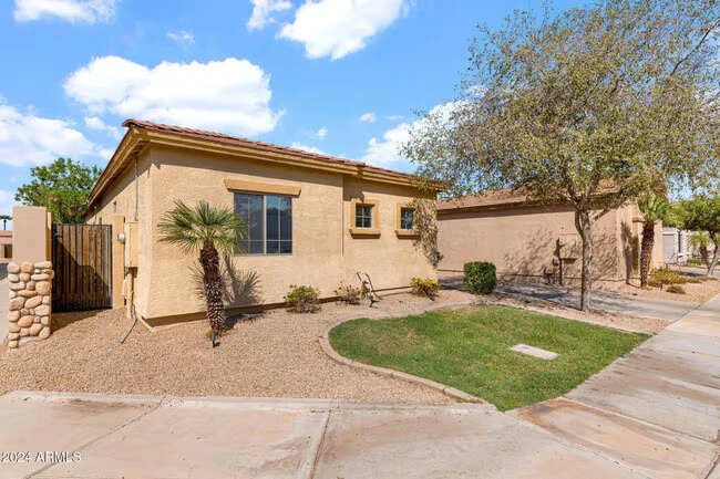868 E Savannah Dr Chandler, AZ 85225 photo 4