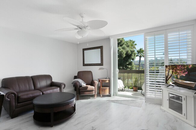 3050 Rue D’Orleans San Diego, CA 92110 photo 2