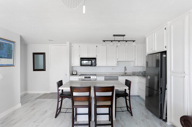 3050 Rue D’Orleans San Diego, CA 92110 photo 3
