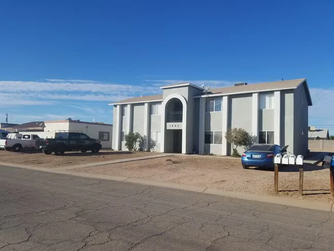 1462 E 28th Ave Apache Junction, AZ 85119 photo 2