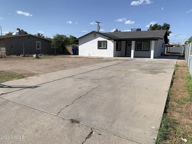 3126 W Jefferson St photo 2
