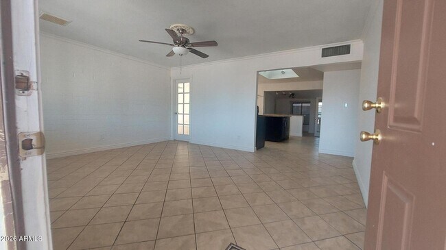 2448 W Freeway Ln Phoenix, AZ 85021 photo 3