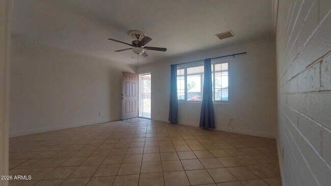 2448 W Freeway Ln Phoenix, AZ 85021 photo 4