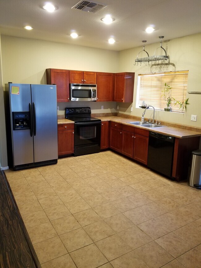 2415 W Mobile Ln Phoenix, AZ 85041 photo 3
