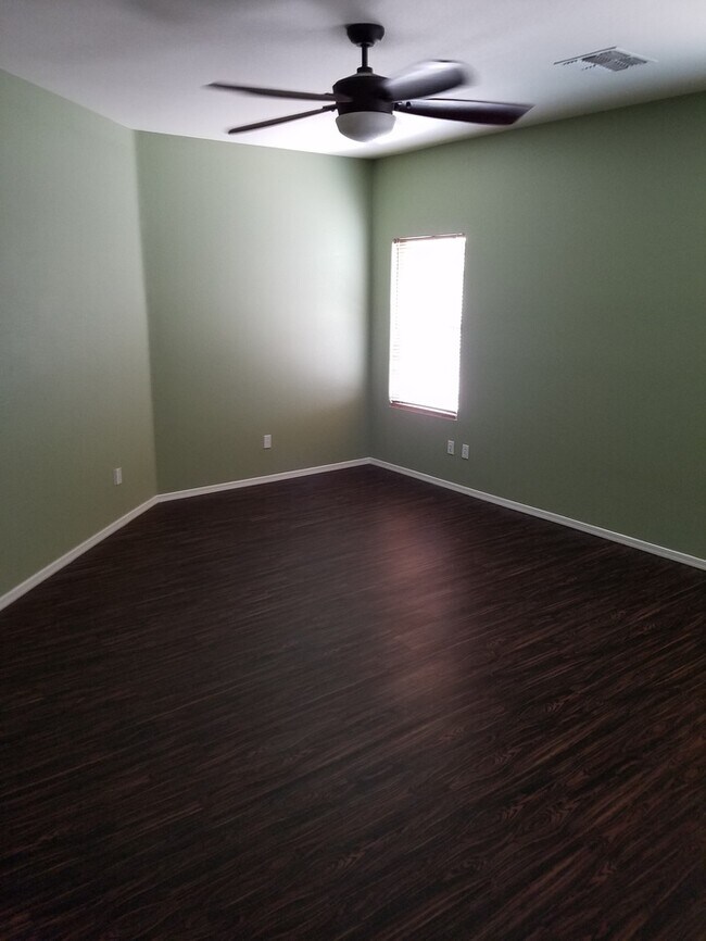 2415 W Mobile Ln Phoenix, AZ 85041 photo 5