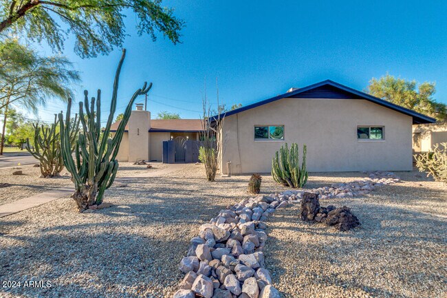 554 W 19th St Tempe, AZ 85281 photo 2