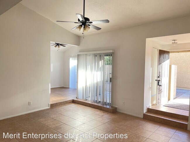 913 S Hacienda Dr Tempe, AZ 85281 photo 4