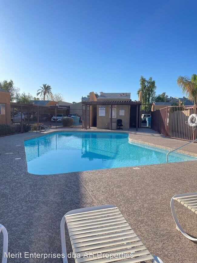 913 S Hacienda Dr Tempe, AZ 85281 photo 2