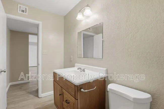 607 W Rio Salado Pkwy Mesa, AZ 85201 photo 4