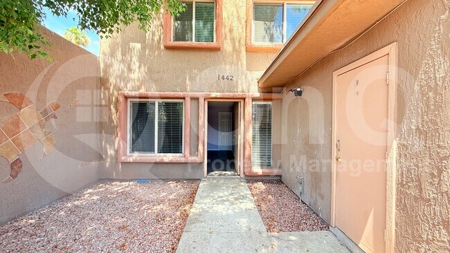 1442 N 53rd Dr Phoenix, AZ 85043 photo 2