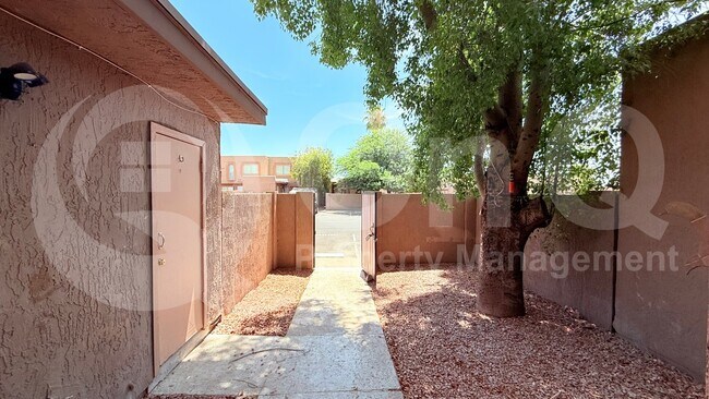 1442 N 53rd Dr Phoenix, AZ 85043 photo 3