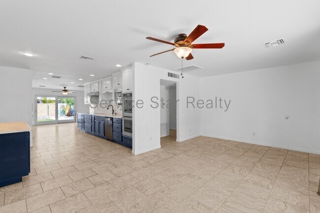 8610 E Oak St Scottsdale, AZ 85257 photo 3