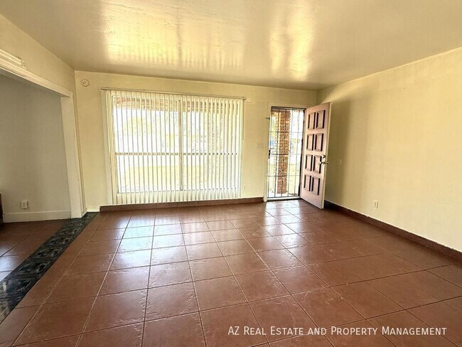 8931 W Monterosa St Phoenix, AZ 85037 photo 4