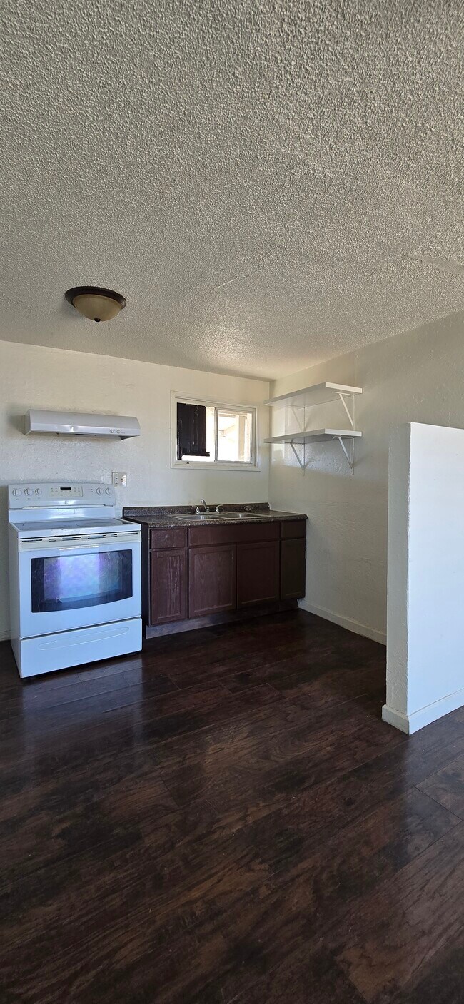 212 S 93rd Ave Tolleson, AZ 85353 photo 4