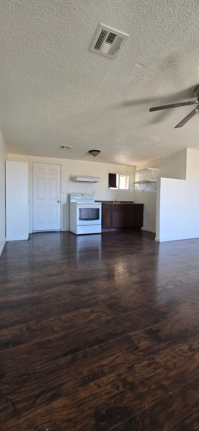 212 S 93rd Ave Tolleson, AZ 85353 photo 3