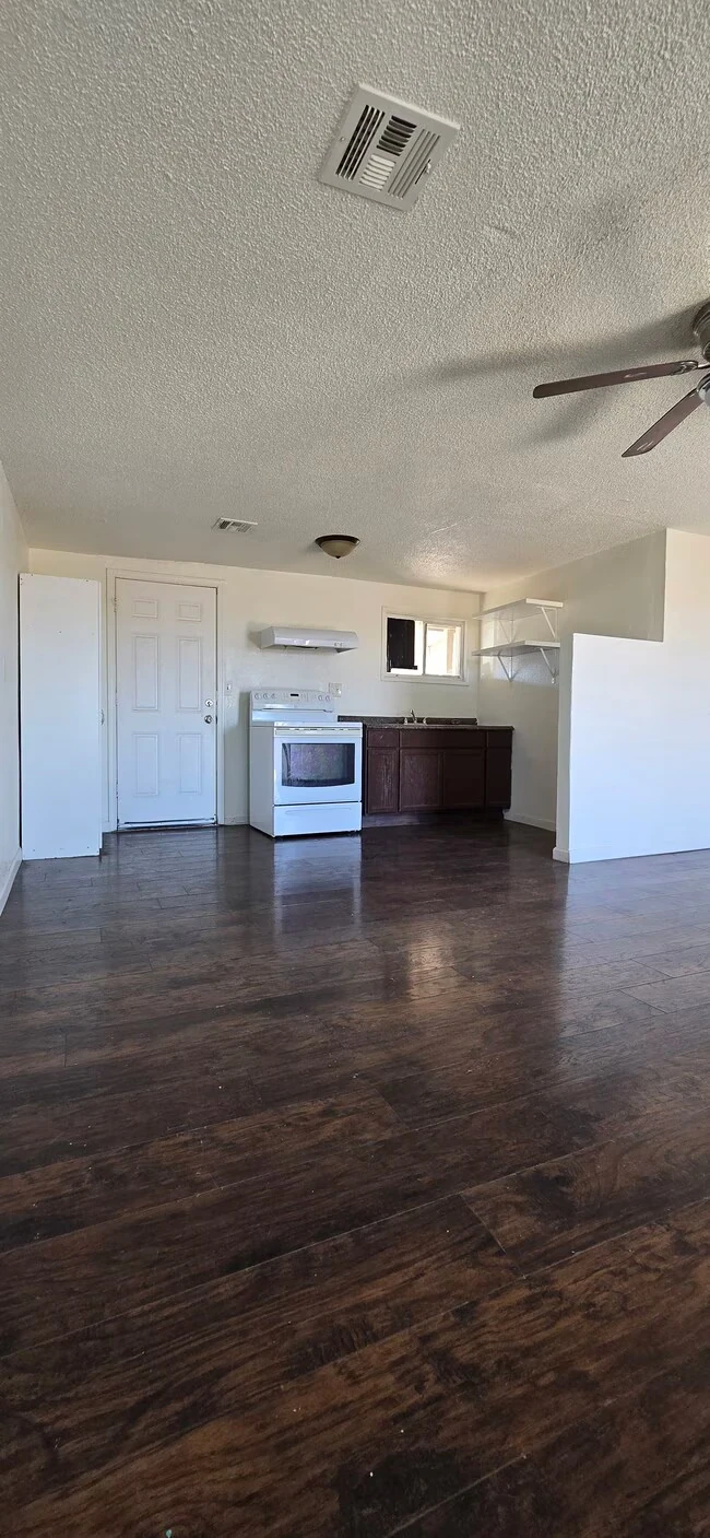 212 S 93rd Ave Tolleson, AZ 85353 photo 2