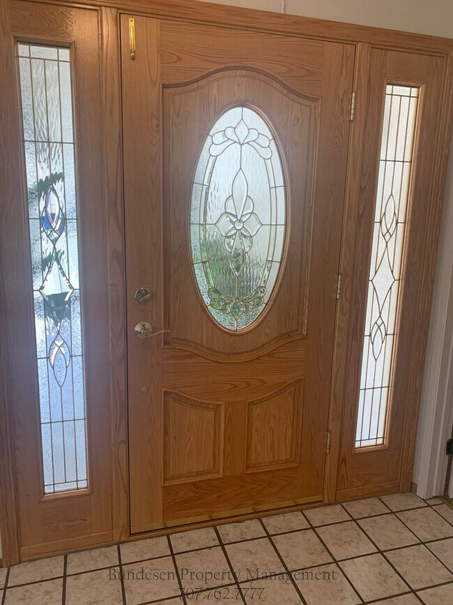 3200 Niagara Way Fairfield, CA 94534 photo 2