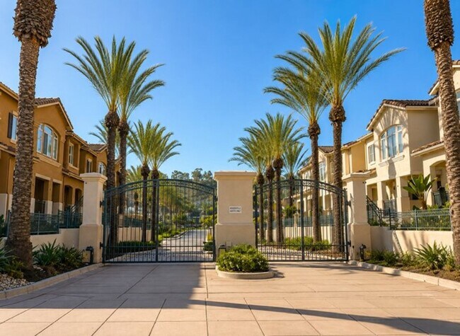 910 Camino De La Reina San Diego, CA 92108