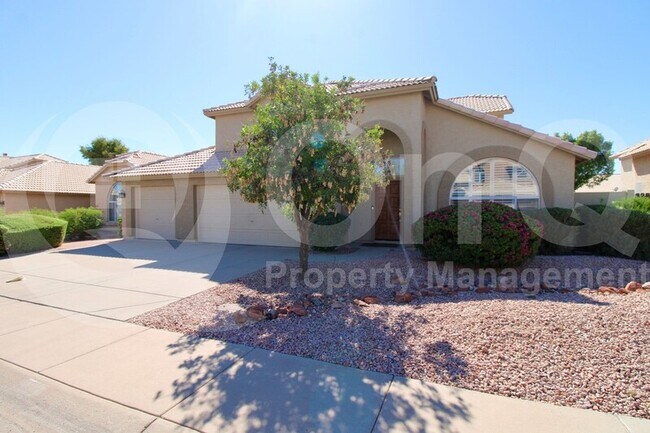 4237 E Rockledge Rd Phoenix, AZ 85044 photo 2