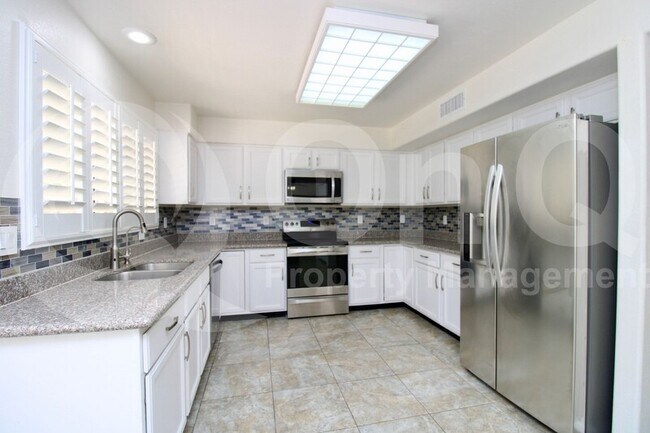4237 E Rockledge Rd Phoenix, AZ 85044 photo 3