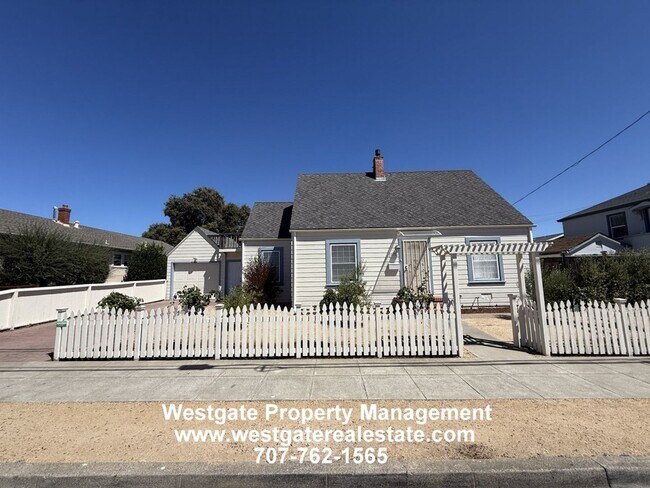Charming 4/2 West Petaluma Home - 312 Fair Street photo 3