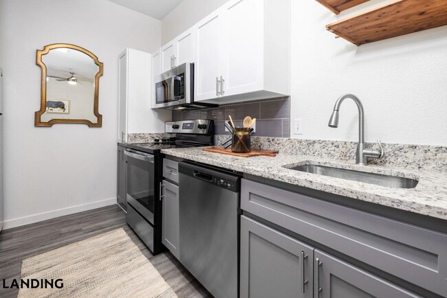 1811 E Apache Blvd Tempe, AZ 85281 photo 2