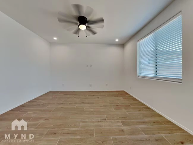 10758 W McKinley St photo 5