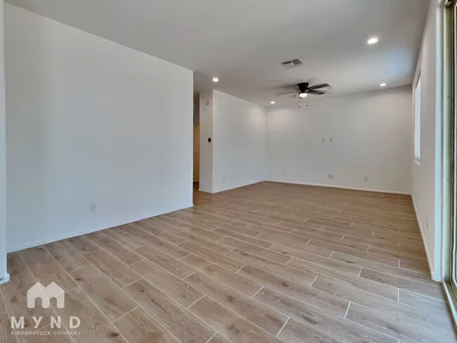 10758 W McKinley St photo 4