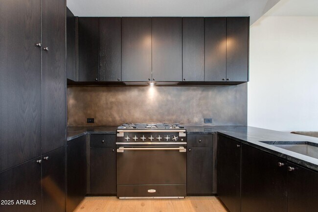 4747 N Scottsdale Rd Scottsdale, AZ 85251 photo 3