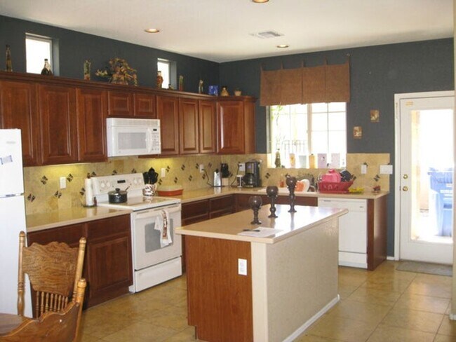 9138 W Cypress St Phoenix, AZ 85037 photo 5