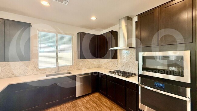 7966 W Medlock Dr Glendale, AZ 85303 photo 2