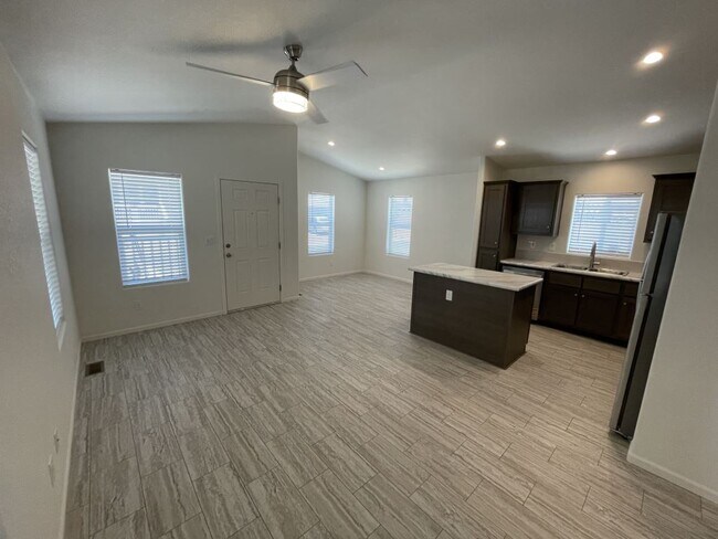 2401 W Southern Ave Tempe, AZ 85282 photo 4