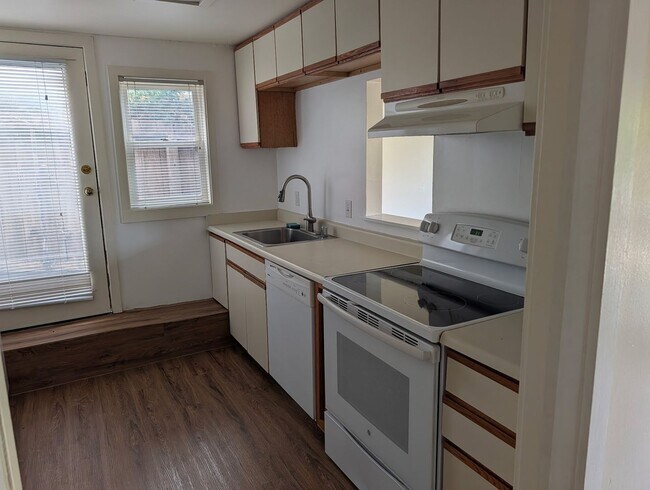 214 Kentucky St Vallejo, CA 94590 photo 3