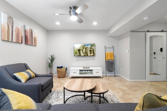 8578 E Indian School Rd Scottsdale, AZ 85251 photo 2